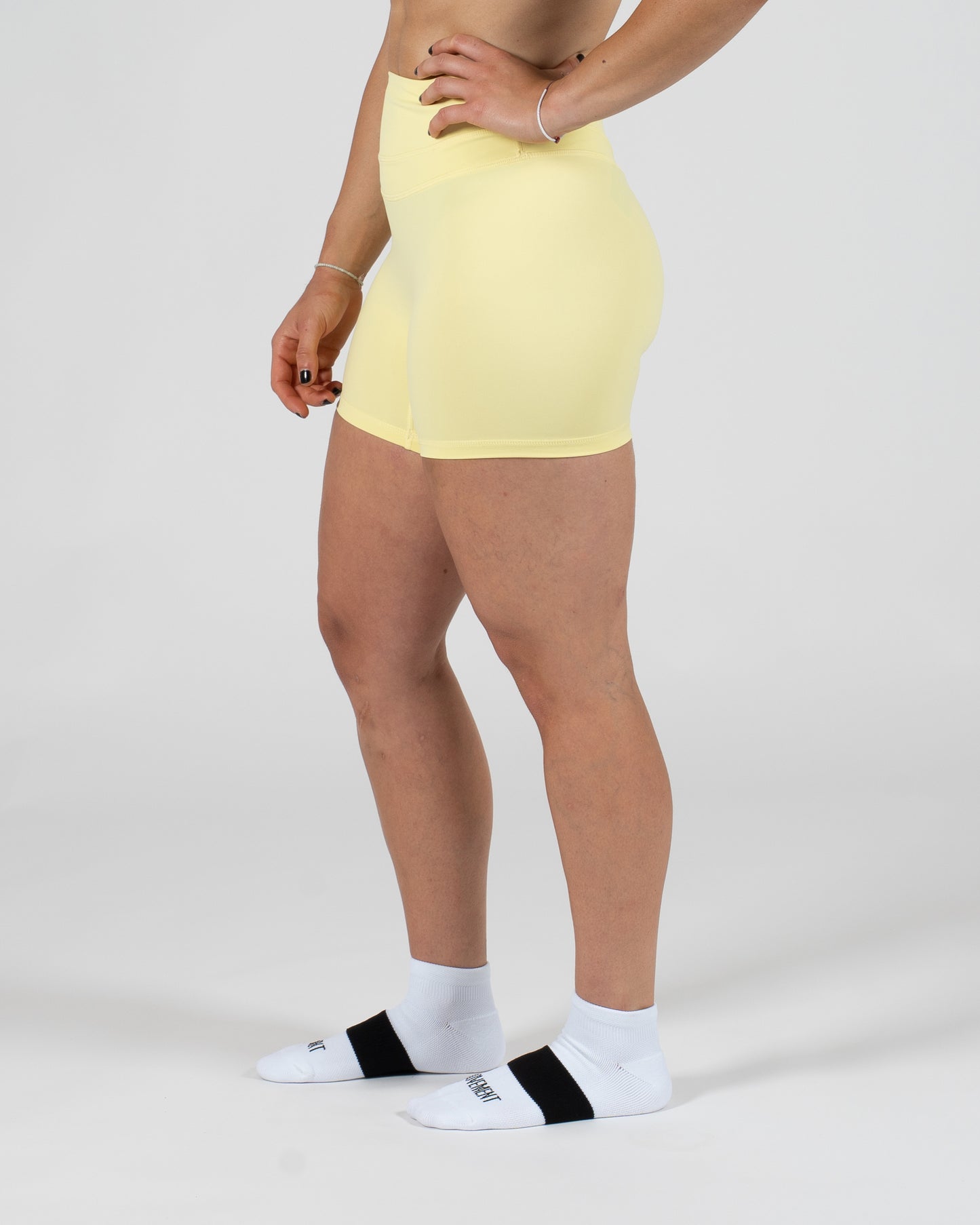 SHORTS AURA AMARILLO PASTEL