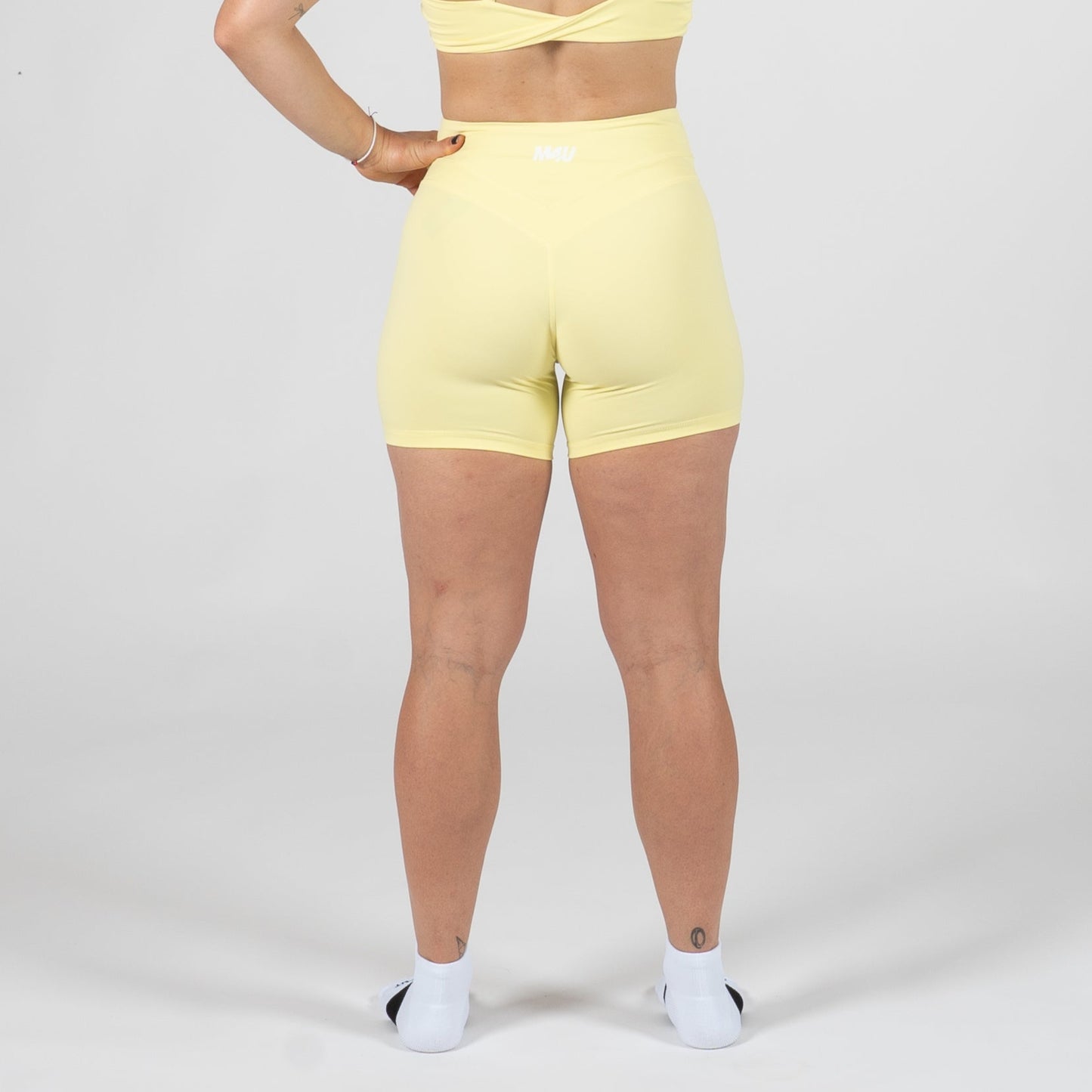 SHORTS AURA AMARILLO PASTEL