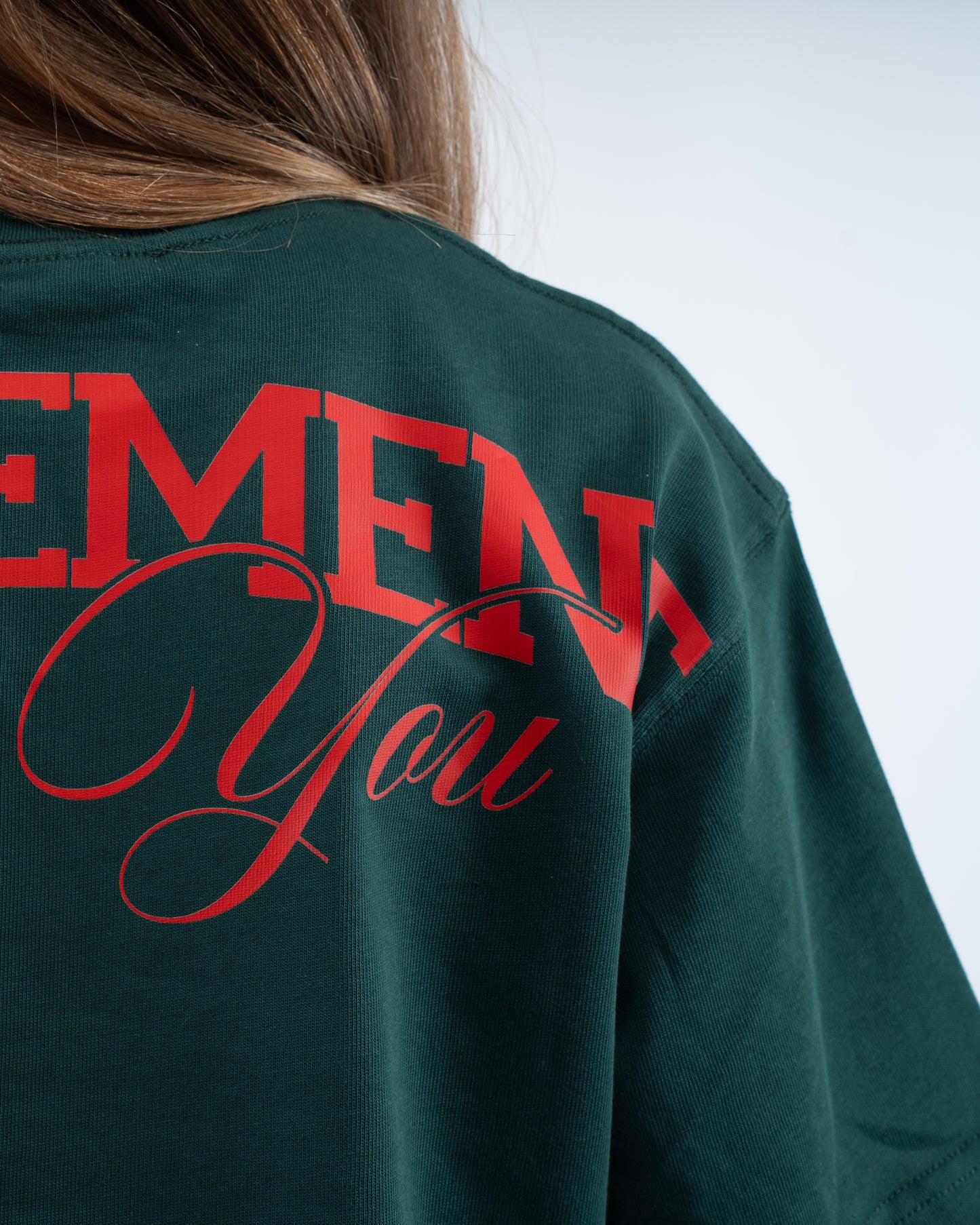 CROP TOP OVERSIZE URBAN VARSITEE GREEN